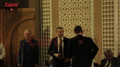 الحزن يخيم على وجوه الفنانين والإعلاميين خلال توافدهم على عزاء سمير صبري | بث مباشر