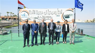 الفريق أسامة ربيع يبحث سبل التعاون مع السفير الفرنسي في القاهرة