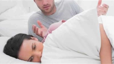 هل يجوز للزوجة الامتناع عن زوجها تجنبًا للاستحمام؟.. عالم أزهري يجيب