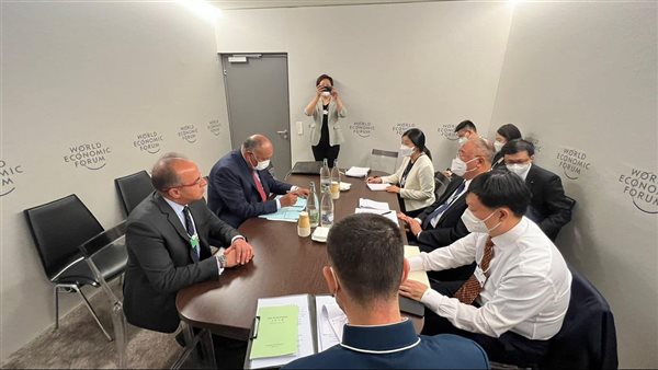 شكري ومبعوث الصين