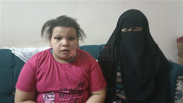 المجني عليها ووالدتها