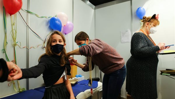 تلقي الأطفال اللقاح