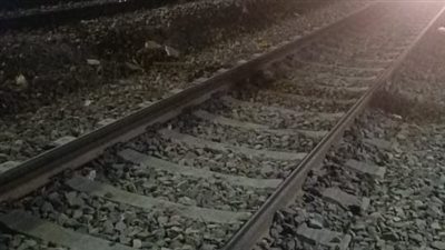 مصرع شاب أسفل عجلات القطار بمزلقان كفر المنصورة الجديد في المنيا 