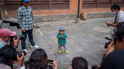 طوله 73.43 سم..أقصر مراهق في العالم يدخل موسوعة جينيس للأرقام القياسية | صور