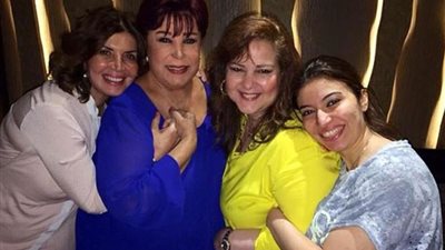 وفاتها كسرتني.. غادة رجب: دلال عبد العزيز كانت بترقيني قبل طلوعي المسرح 