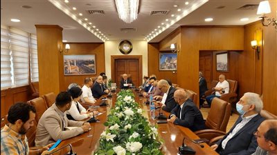 محافظ بورسعيد يستقبل لجنة من مجلس الوزراء ووزارتي الصناعة والاستثمار | صور 