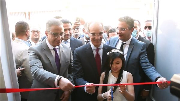 وزير الاتصالات ومحافظ