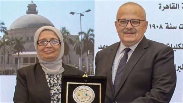 رئيس جامعة القاهرة