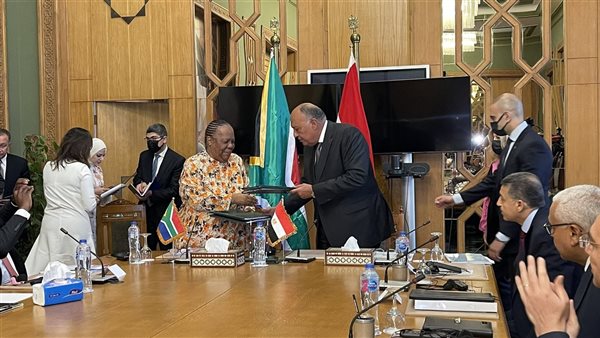 شكري ونظيرته الجنوب