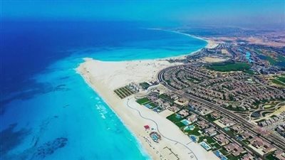 إلزام القرى السياحية بالساحل الشمالي بترك مسافة 58 مترا عن حرم الطريق الساحلي | خاص