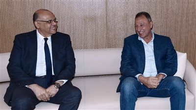 السفير المصري وطاقم السفارة في استقبال بعثة الأهلي بالمغرب