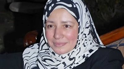 أشرف زكي: عيد ميلاد عبلة كامل مش النهارده.. وهي تعيش حياة كريمة ومستقلة وهترجع للفن