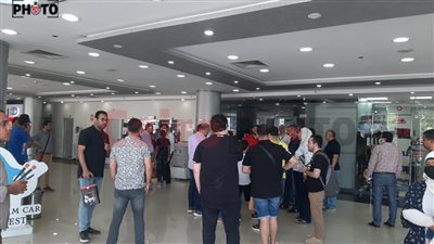 كورولا بـ20 ألف دولار.. تويوتا إيجيبت تجبر الحاجزين على دفع سعر السيارات بالدولار وتحمل تكاليف التخليص الجمركي