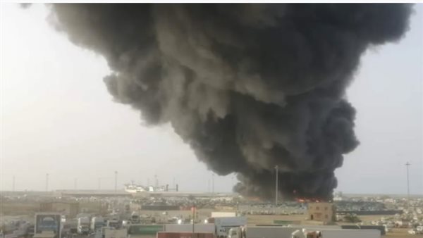 حريق ضخم بميناء سواكن