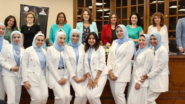 طلاب جامعة عين شمس