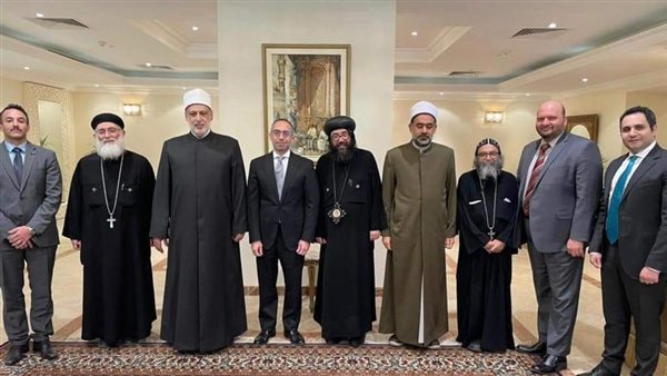 سفير مصر في قطر يستقبل