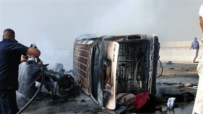 التعرف على هوية 4 طلاب من ضحايا حادث تفحم سيارتين بطريق السويس