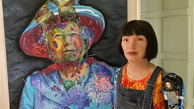 روبوت فنان يرسم صورة للملكة إليزابيث بمناسبة اليوبيل البلاتيني |صور