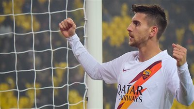 لورينزو بيليجريني يفوز بجائزة لاعب العام في دوري المؤتمر الأوروبي