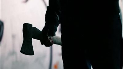 إسرائيلي يهاجم زوجته وابنته بفأس في تل أبيب