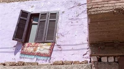 تفاصيل مصرع طفلين وإصابة شقيقتهما نتيجة انهيار منزل في سوهاج | بث مباشر