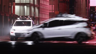 السيارات ذاتية القيادة تثير الشكوك حولها بعد إعاقتها عمل شاحنة إطفاء بأمريكا