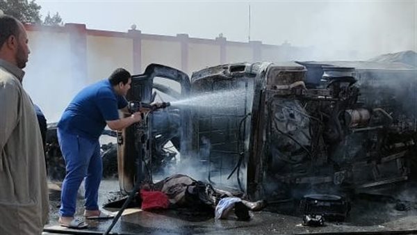 حادث انقلاب سيارتين