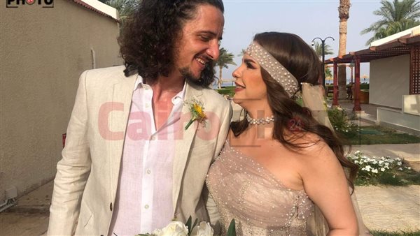 دنيا عبد العزيز وزوجها