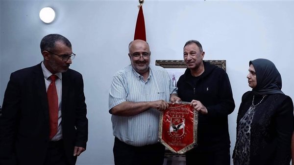 محمود الخطيب مع رئيس