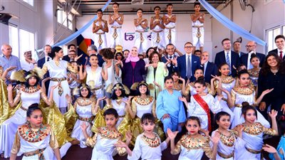 وزيرة التضامن ورئيس مجموعة البنوك الدولية يزوران مدرسة تواصل المجتمعية باسطبل عنتر| صور