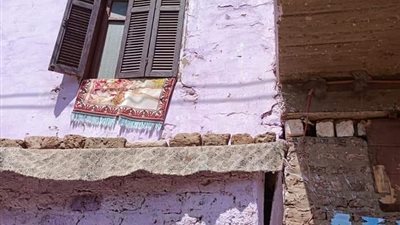 تفاصيل انهيار منزل بسوهاج.. مصرع طفلين ونجاة 7 أشخاص والتضامن تصرف 10 آلاف جنيه إعانة فورية للأسرة 