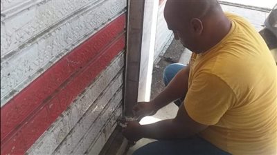 غلق وتشميع 4 محال تجارية لعدم سداد المديونيات المستحقة بضواحي بورسعيد 