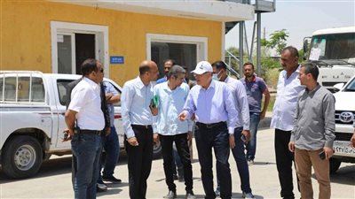 محافظ المنيا يتابع أعمال نقل 12 ألف طن من القمامة بمصنع تدوير المخلفات بالعدوة