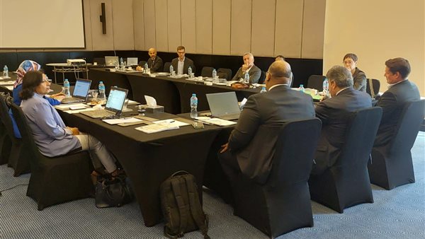 وزيرة البيئة تعقد