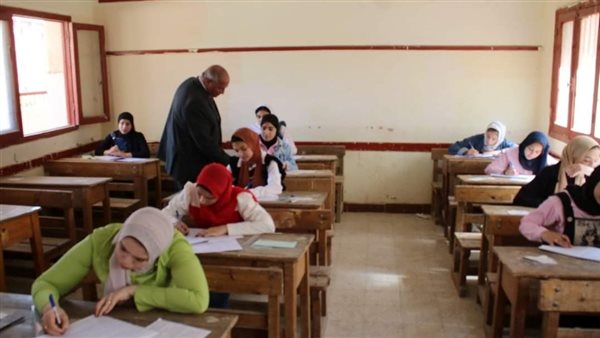 جانب من لجان امتحانات