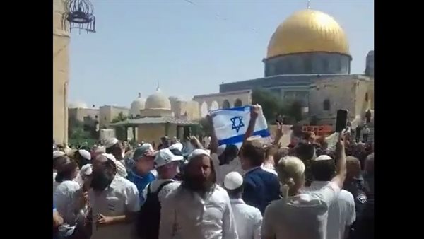 رفع علم إسرائيل في