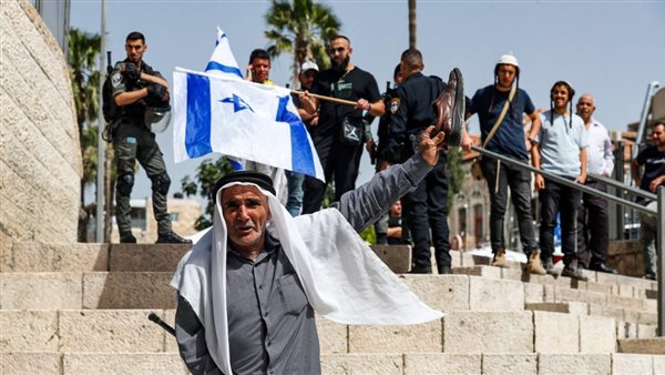 إسرائيليون يقتحمون