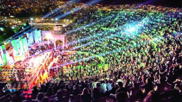 جانب من حفلات المهرجانات