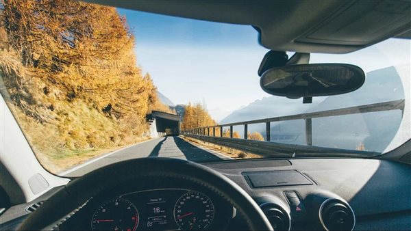 زجاج السيارات