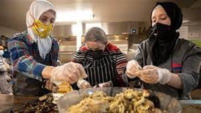 بأطباق شرقية على أنغام موسيقى مصرية.. مطبخ لاجئة سورية يصبح الأكثر طلبًا بولاية أمريكية