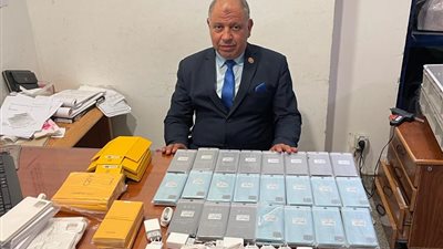 قيمتها 162 ألف جنيه.. جمارك مطار برج العرب تضبط محاولة تهريب 54 هاتفا محمولا