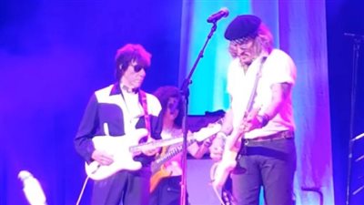 قبل صدور الحكم ضده بقضية التشهير.. جوني ديب يعود للغناء بالمملكة المتحدة | فيديو