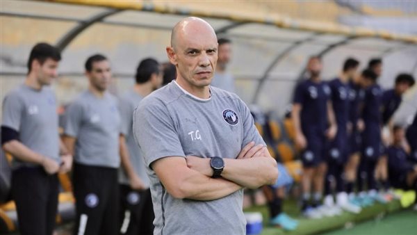 تاكيس جونياس مدرب