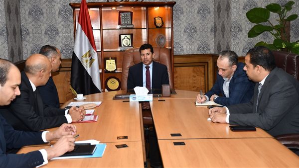 وزير الرياضة يلتقي