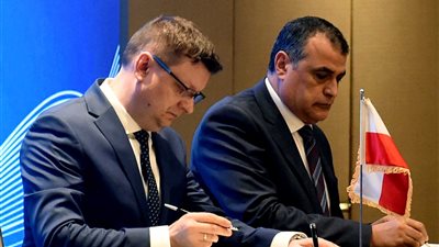 توقيع بروتوكول بين مصر وبولندا لتصنيع أطقم التحويل للعمل بالغاز الطبيعي CNG للمركبات 