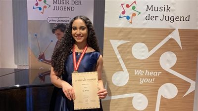 بعد فوزها بالميدالية الذهبية والمركز الأول على مستوى النمسا.. مريم طاحون: لجنة التحكيم خلوني أغني مرتين عشان عجبهم صوتي