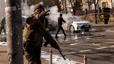 ماكرون يؤكد مقتل صحفي فرنسي خلال تغطية الحرب في أوكرانيا