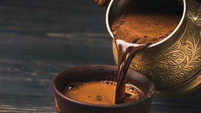 على الرغم من فوائدها.. تناول القهوة يؤثر على ضغط الدم