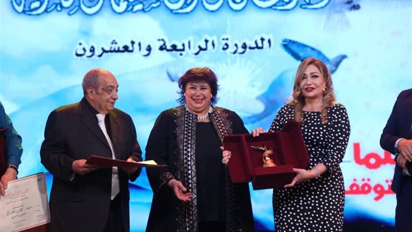 جانب من توزيع الجوائز