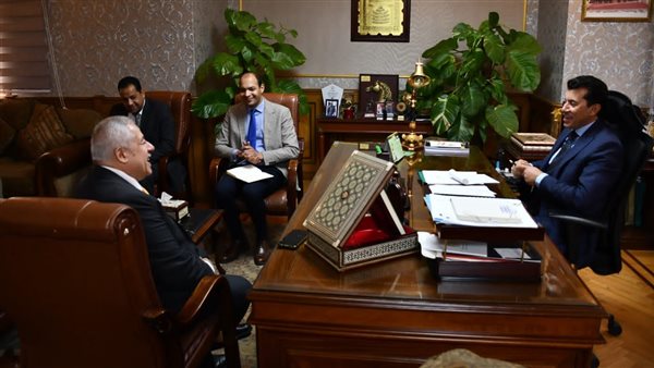 وزير الشباب والرياضة